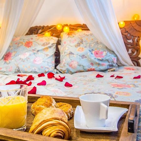 Jacuzzi - La Petite Romantique - Flobnb لووْ المظهر الخارجي الصورة