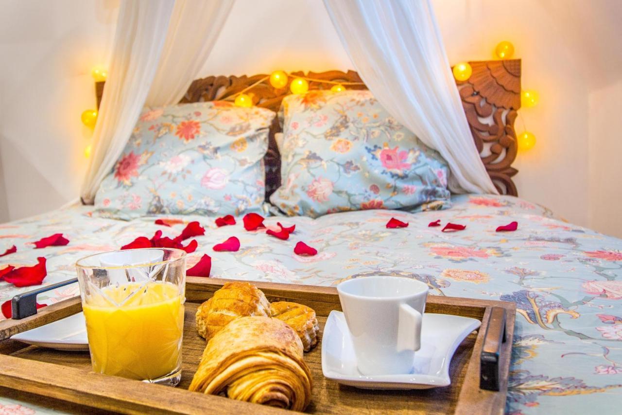 Jacuzzi - La Petite Romantique - Flobnb لووْ المظهر الخارجي الصورة