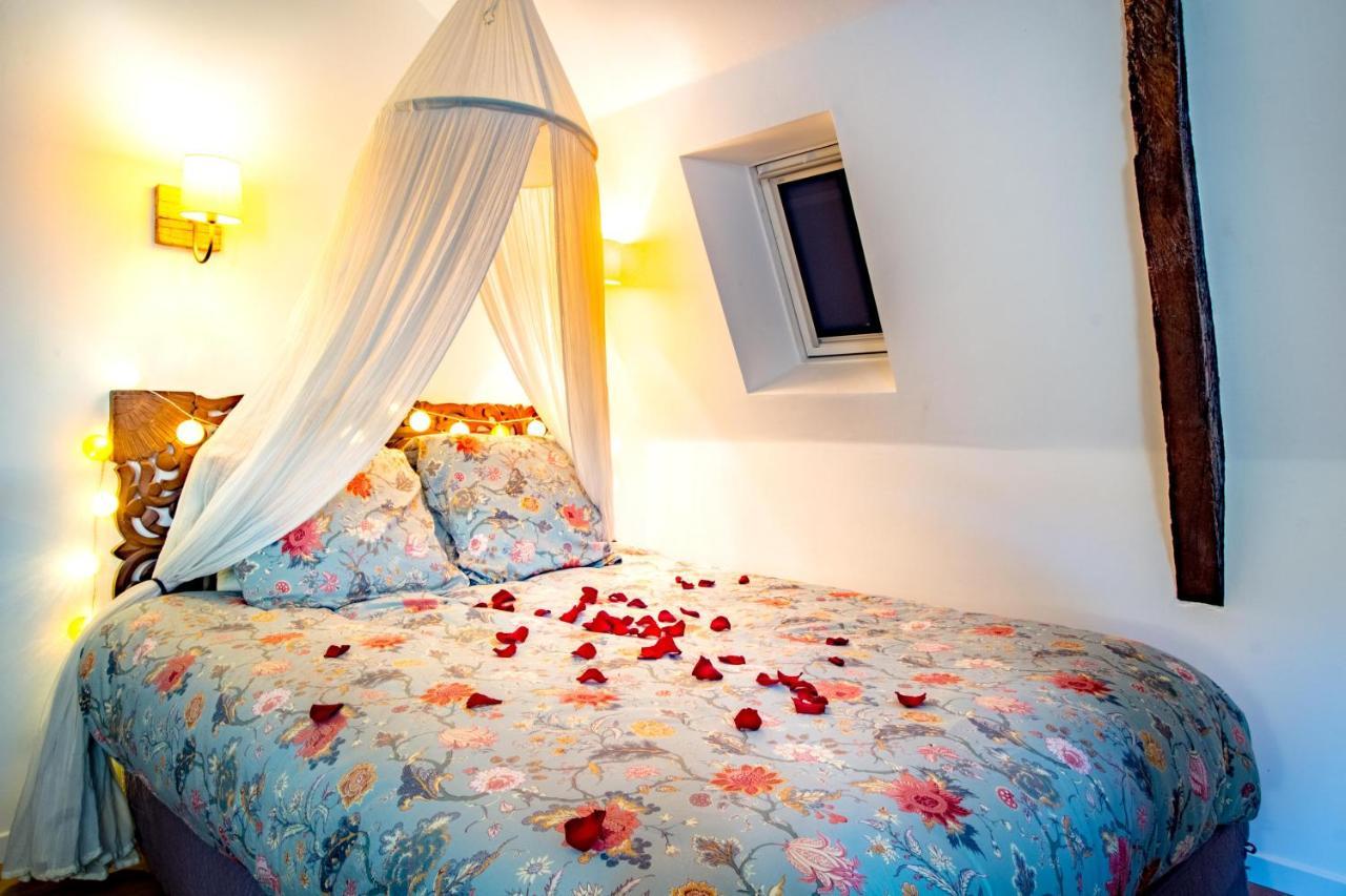 Jacuzzi - La Petite Romantique - Flobnb لووْ المظهر الخارجي الصورة